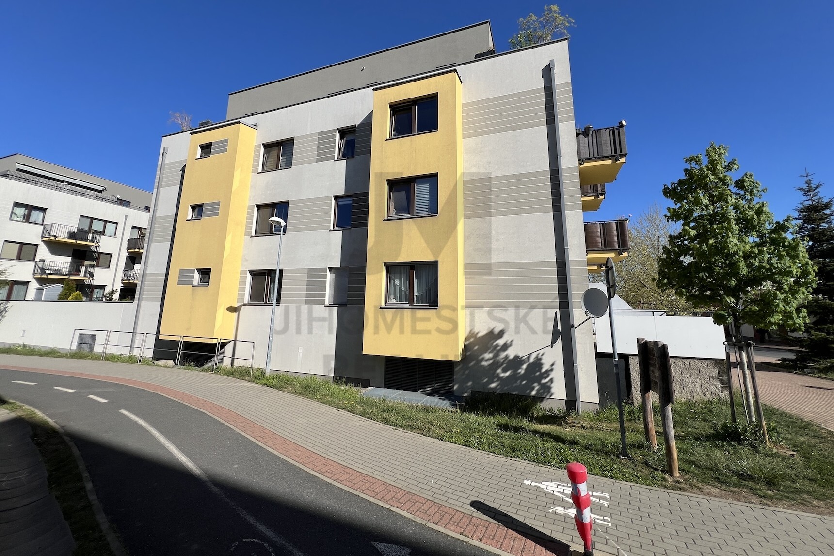 PRODEJ BYTU 3+kk S TERASOU A GAR. STÁNÍM, Za Pískovnou, Praha 8 - Dolní Chabry