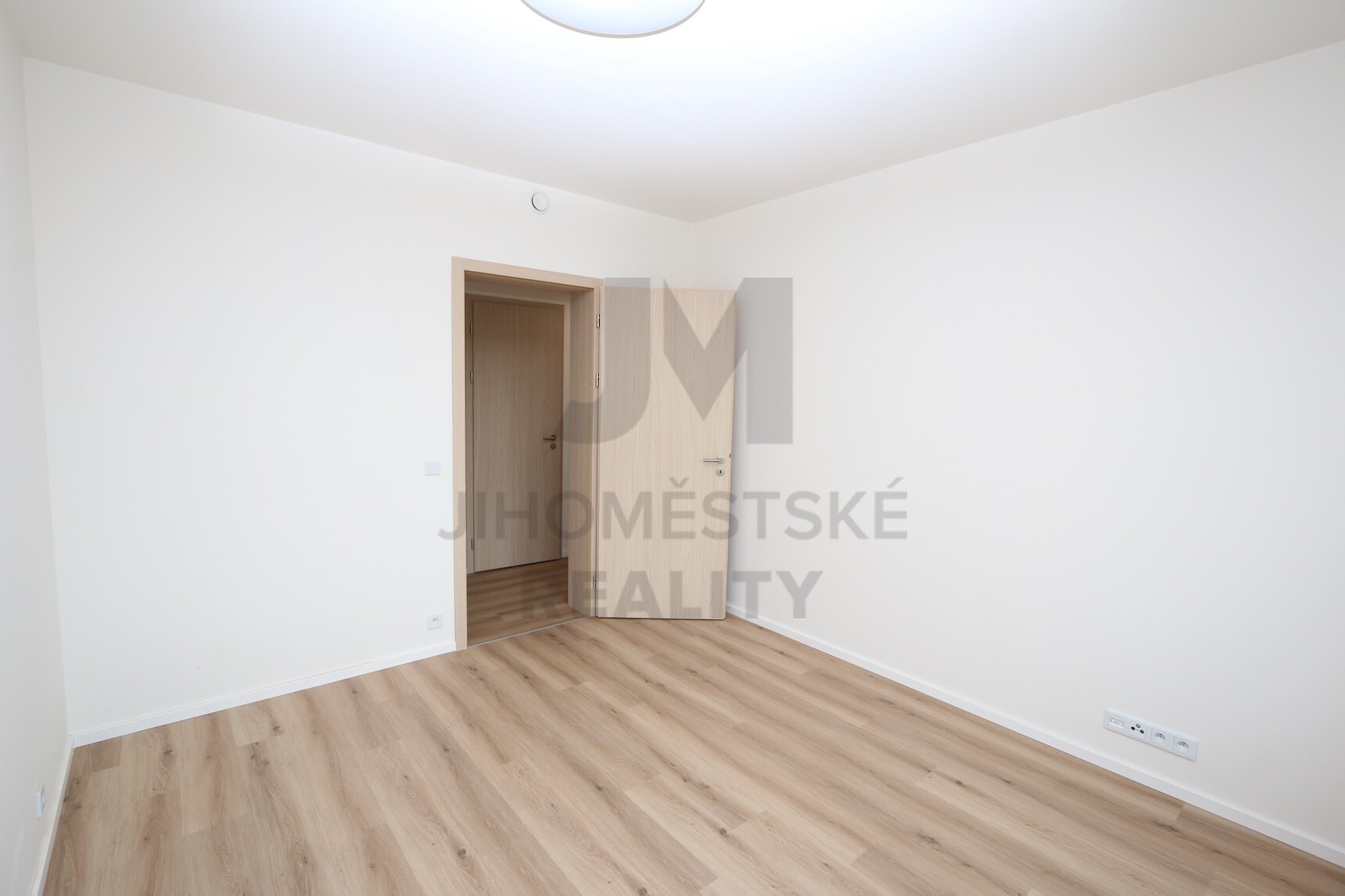 NÁJEM BYTU 3+kk S BALKONEM A GAR. STÁNÍM, Hodkovická, Praha 4 - Kamýk