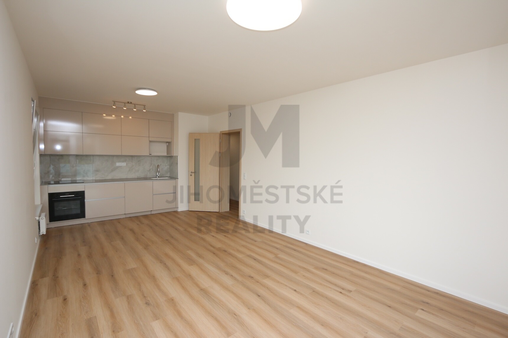 NÁJEM BYTU 3+kk S BALKONEM A GAR. STÁNÍM, Hodkovická, Praha 4 - Kamýk